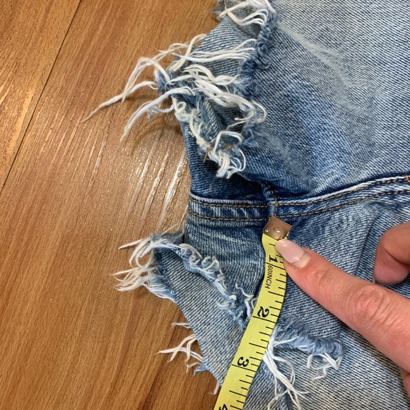Levi’s High Rise Raw Hem Distressed Jean Shorts - Picture 9 of 10